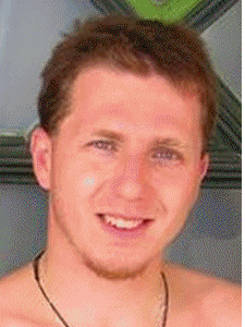 K�sz�nt�nk Adrienn, Tam�s, Levi �s S�rika oldal�n